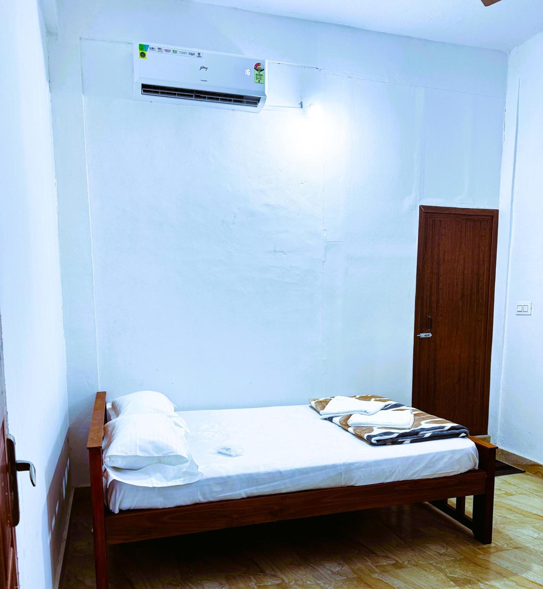 Vcs Apartments Parassinikadavu Parassinikkadavu Exterior foto