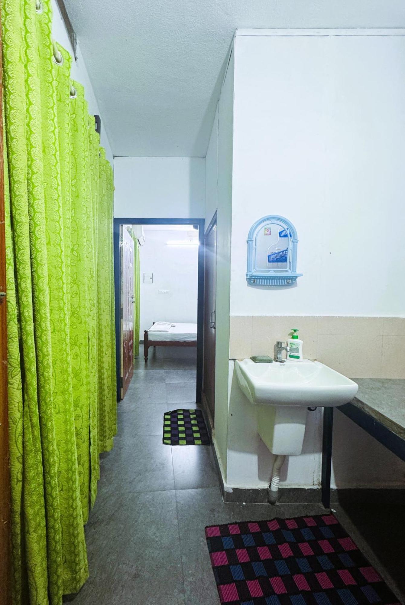 Vcs Apartments Parassinikadavu Parassinikkadavu Quarto foto